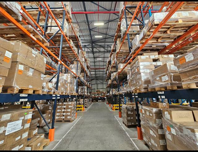 3,500M² WAREHOUSE TO LET IN LONGLAKE